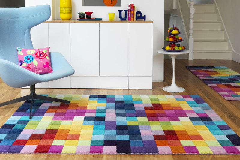 Разноцветный теплый ковер